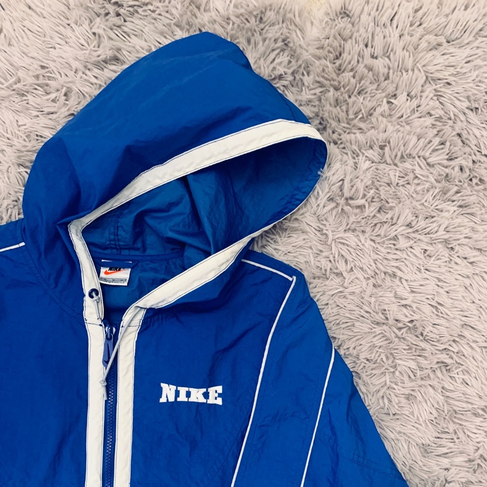 VINTAGE NIKE WINDBREAKER
